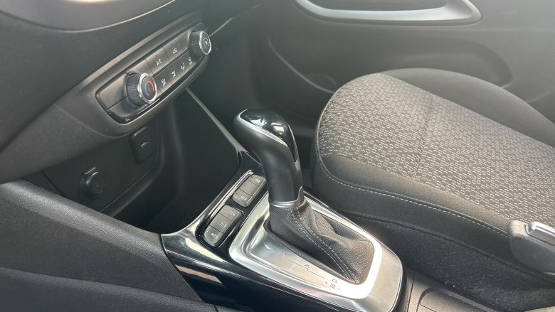 Vauxhall Crossland 1.2 Turbo [130] Design 5dr Auto Petrol Hatchback